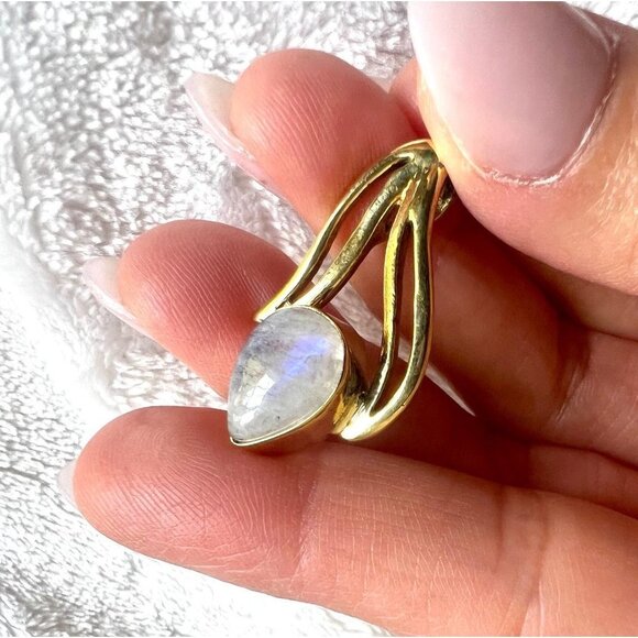 Dainty Subtle Flash Rainbow Moonstone Necklace Pendant - Picture 3 of 3